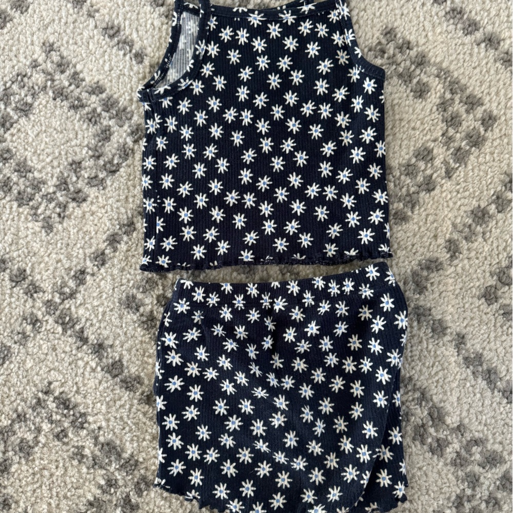Old Navy 12-18 month matching set. Blue and white floral